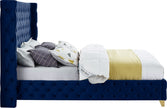 Cama de terciopelo azul sabana