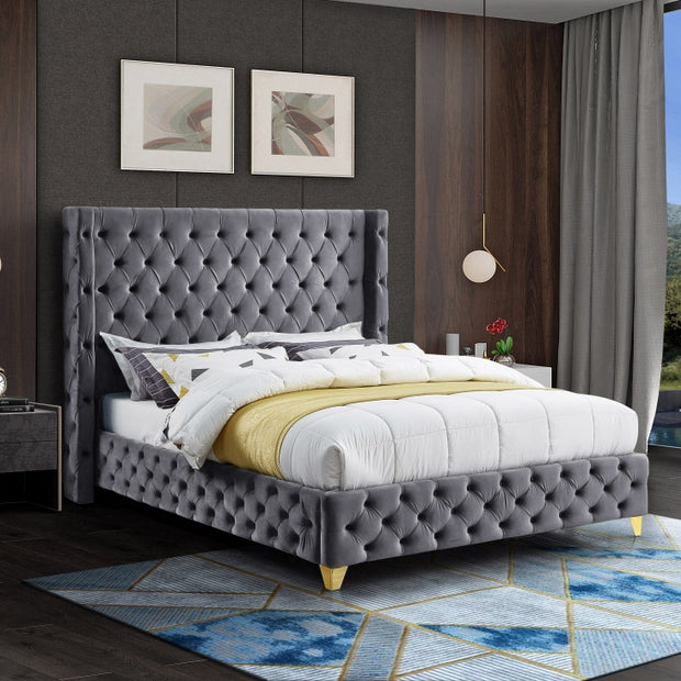 Cama de terciopelo azul sabana