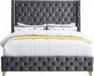 Cama de terciopelo azul sabana