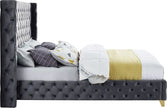 Cama de terciopelo azul sabana