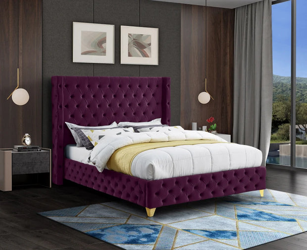 Cama de terciopelo azul sabana