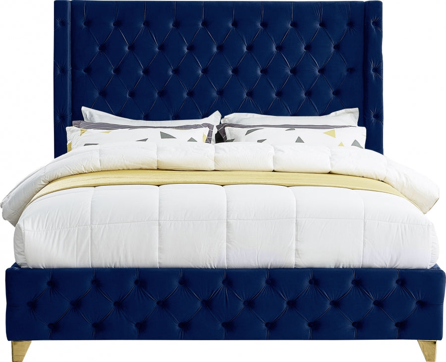 Cama de terciopelo azul sabana