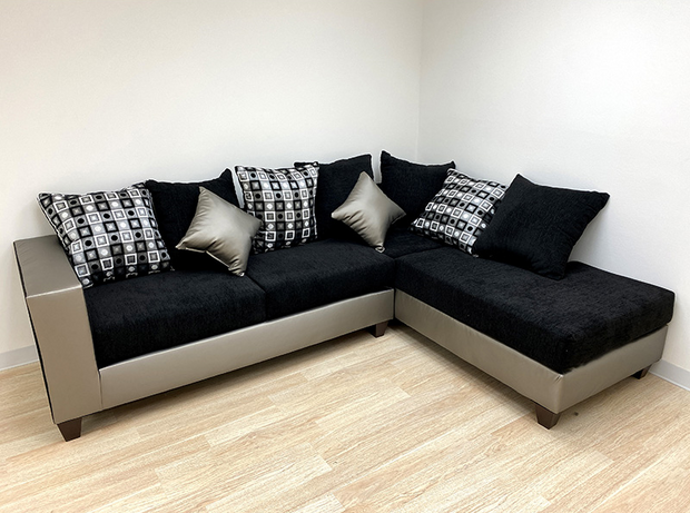 300 Sliver/Black Sectional
