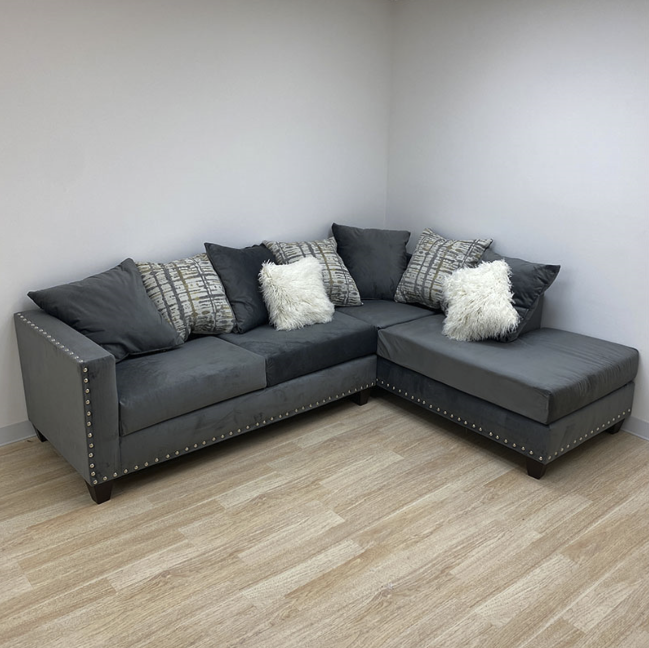 200 Grey Sectional Nailheads