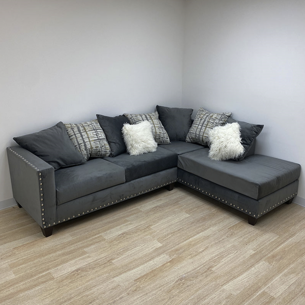 200 Grey Sectional Nailheads