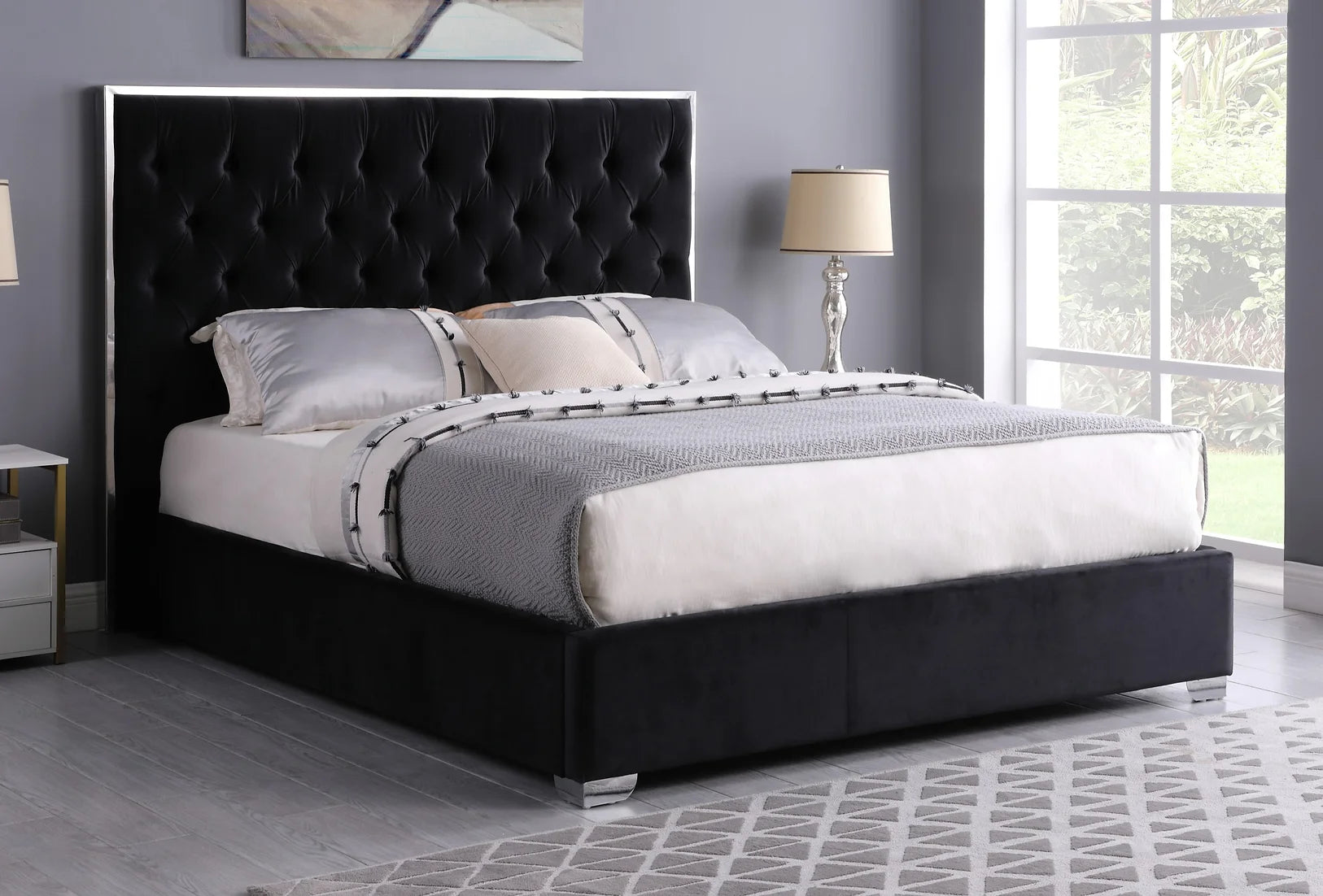 B600 Rose Black Bed