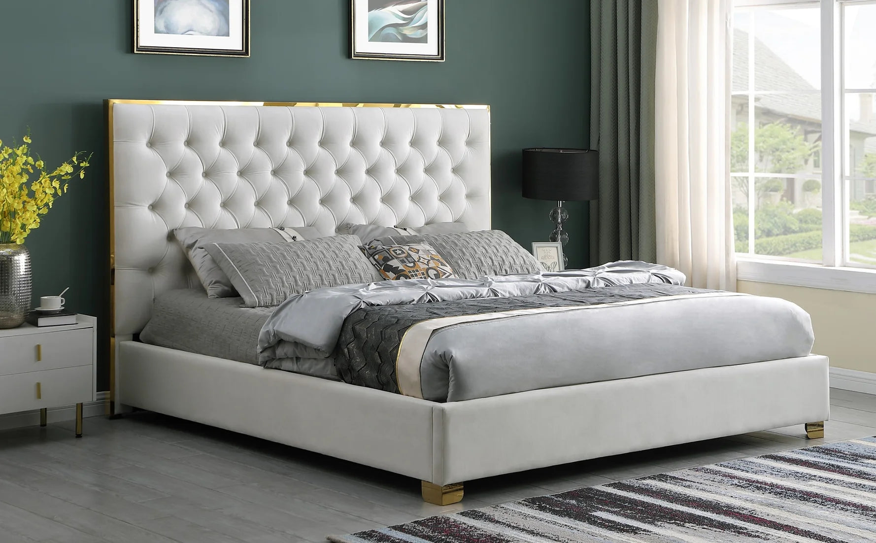 B600 Cream White Rose Bed